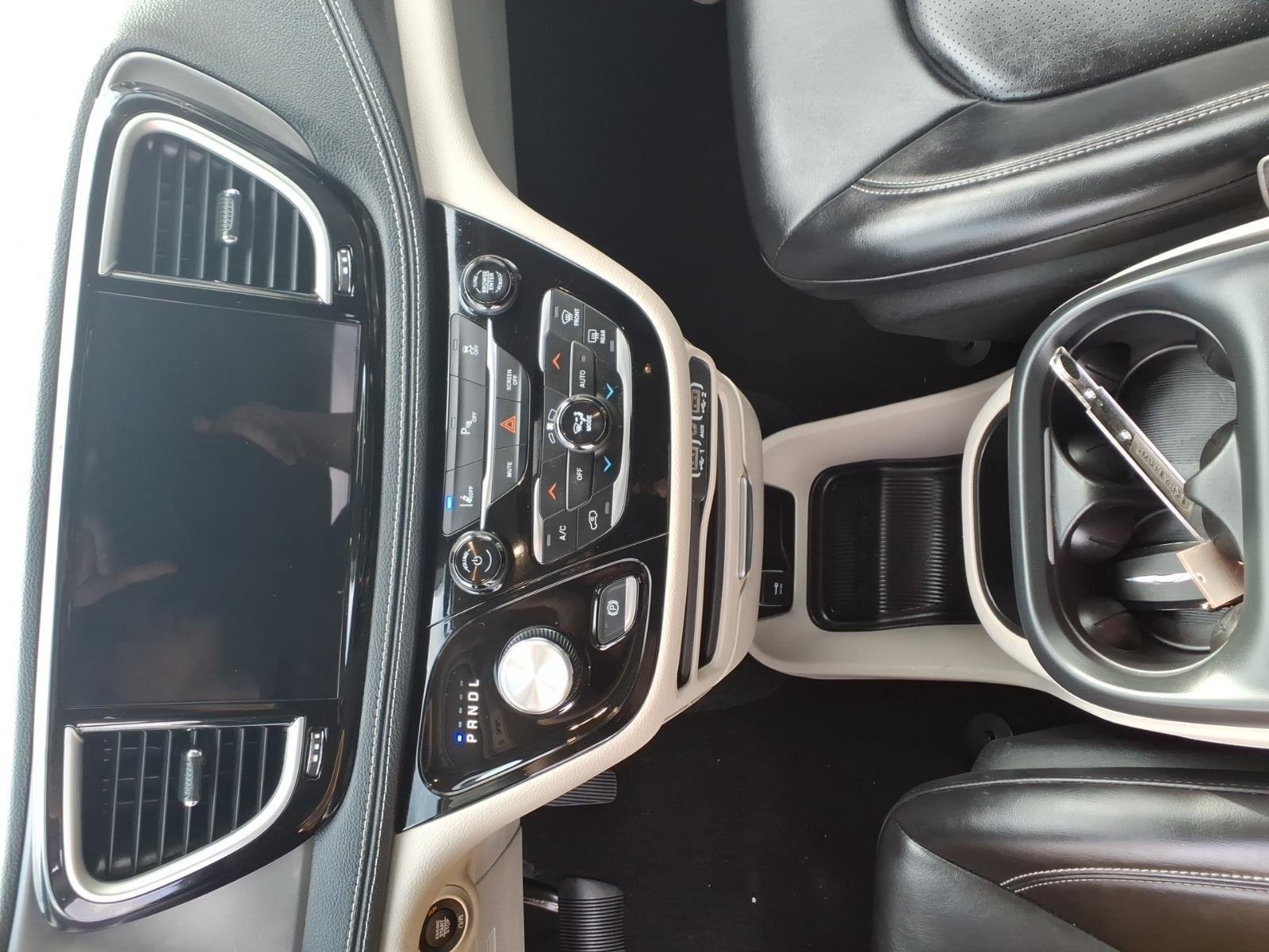 Used 2023 Silver Mist Clearcoat Chrysler Hybrid Touring L image 27