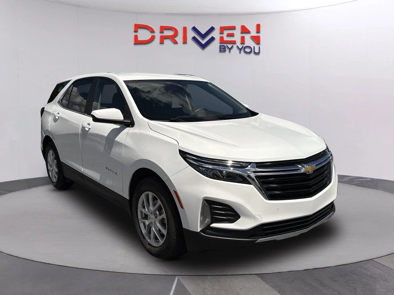 Used 2024 Summit White Chevrolet LT image 2