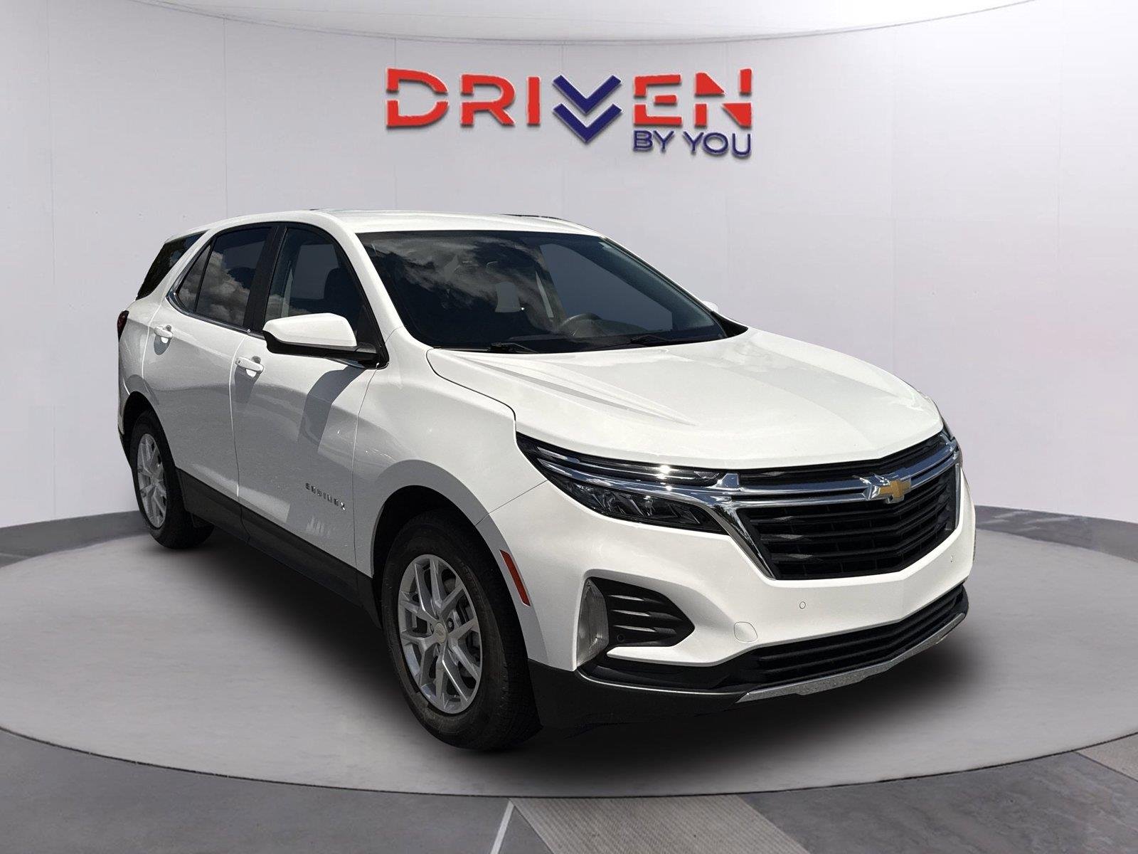 Used 2024 Summit White Chevrolet LT image 2