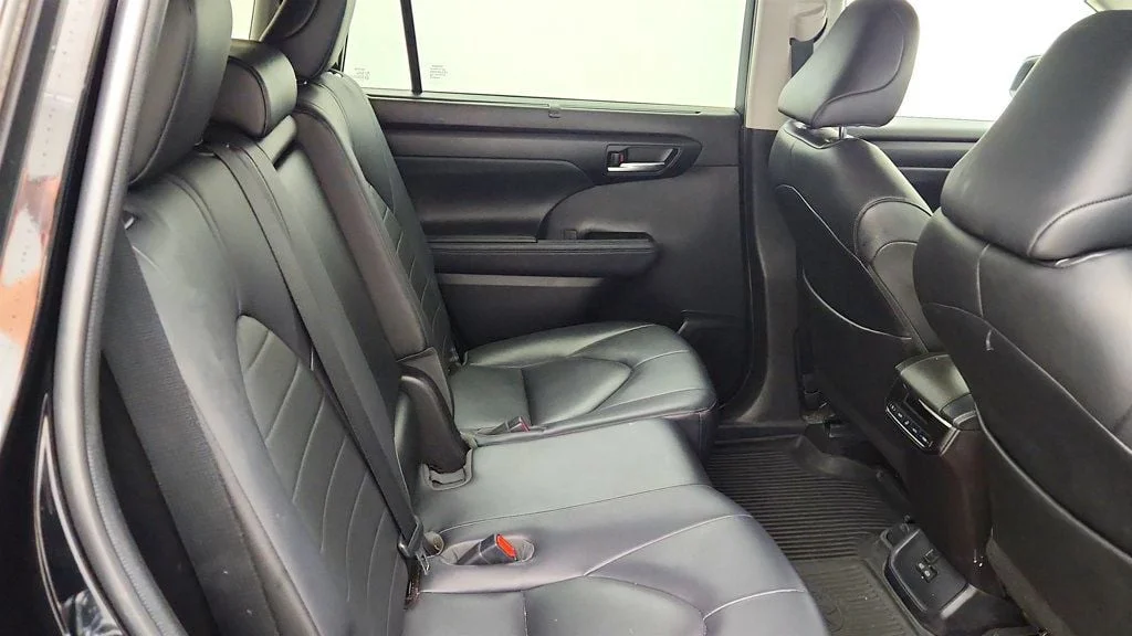 Used 2022 Midnight Black Metallic Toyota XLE AWD image 24