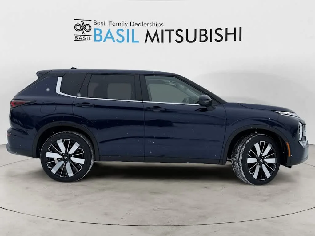 New 2025 Cosmic Blue Metallic Mitsubishi SEL image 6