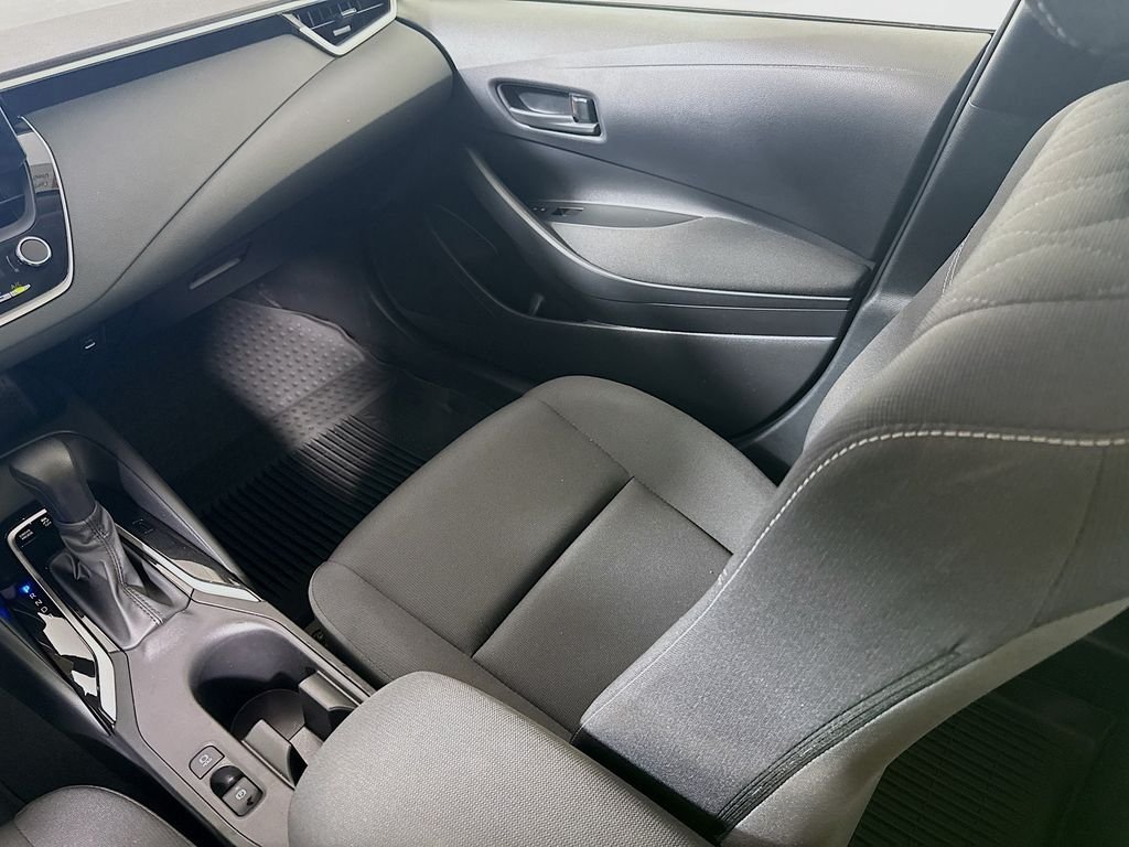 Used 2026 Wind Chill Pearl Toyota Hybrid LE image 20
