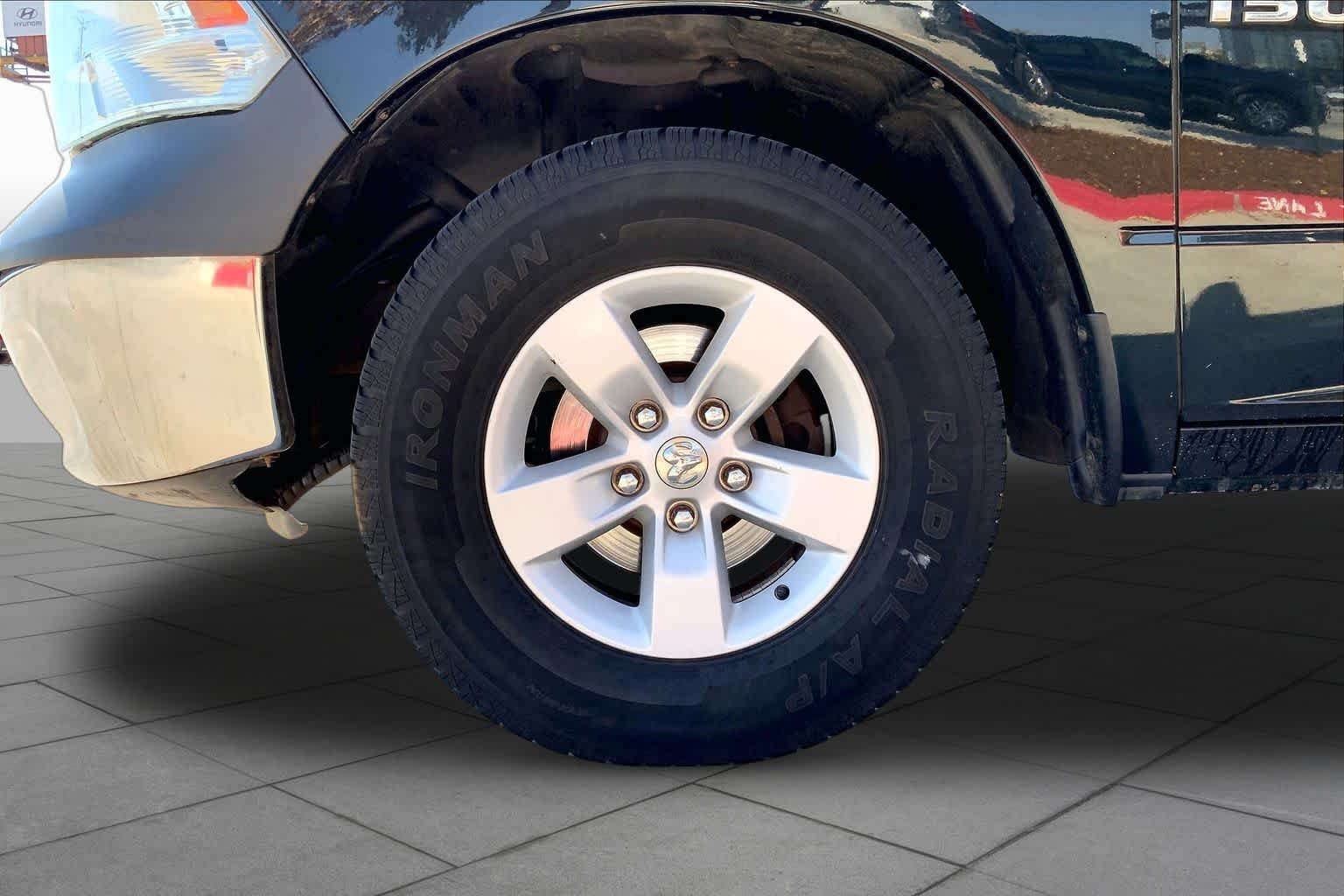Used 2017 Black Forest Green Pearlcoat Ram Tradesman image 11
