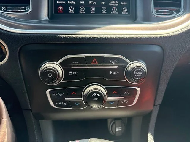 Used 2022 White Dodge SXT image 22