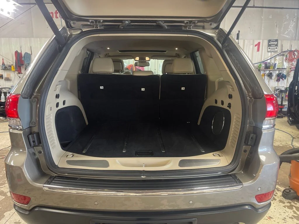 Used 2016 Beige Jeep Limited image 17