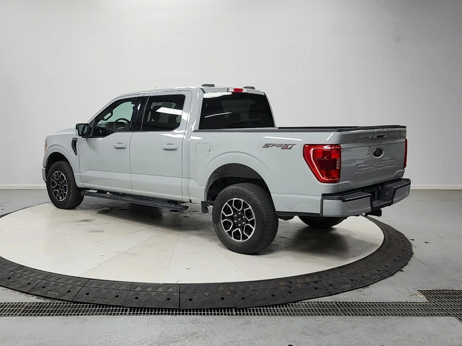 Used 2023 Avalanche Ford XLT image 6