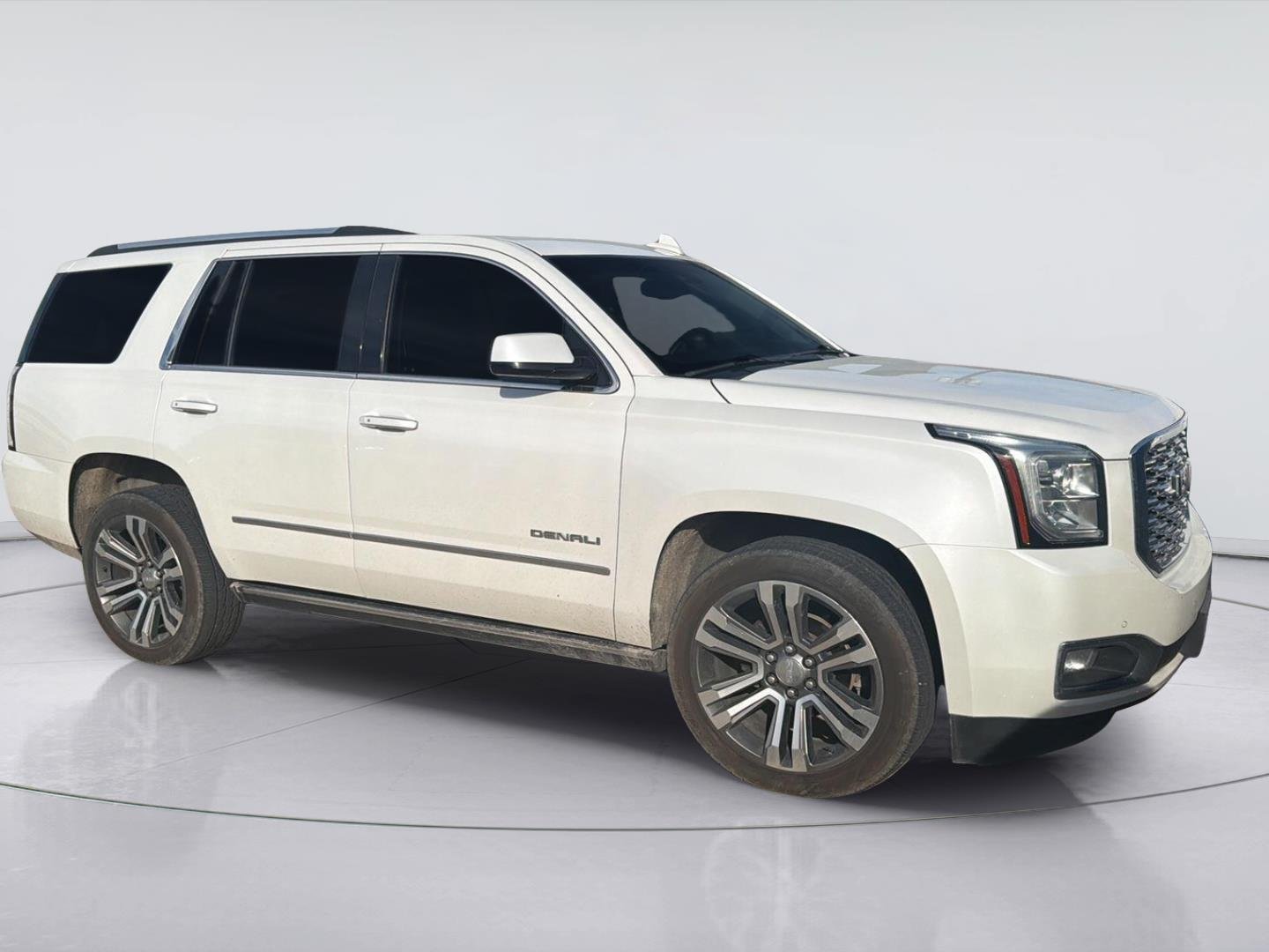 Used 2019 White Frost Tricoat GMC Denali image 1