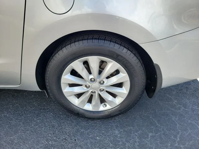 Used 2015 Silver Kia EX image 6