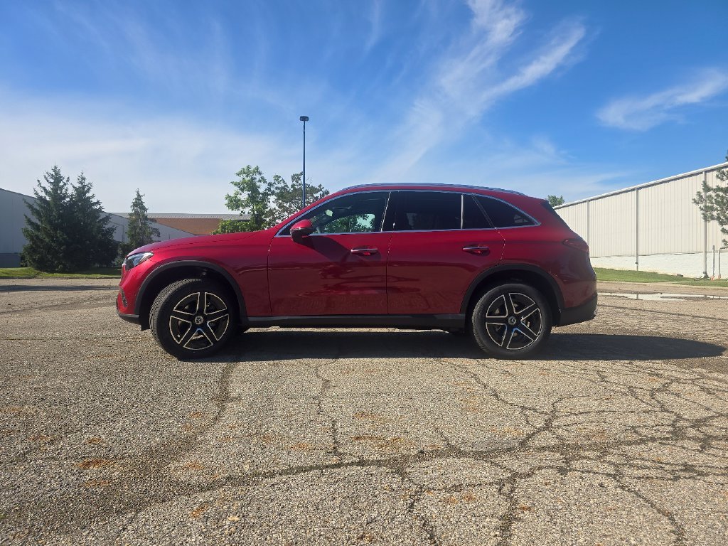 New 2026 MANUFAKTUR Patagonia Red Metallic Mercedes-Benz GLC 300 image 50