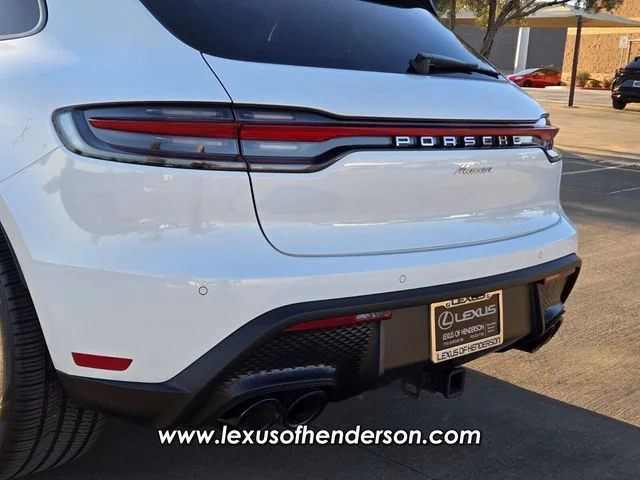 Used 2023  Porsche Base image 5