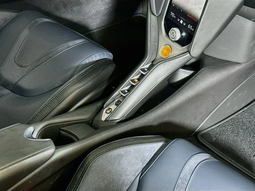 Used 2025 Blade Silver McLaren Coupe image 18