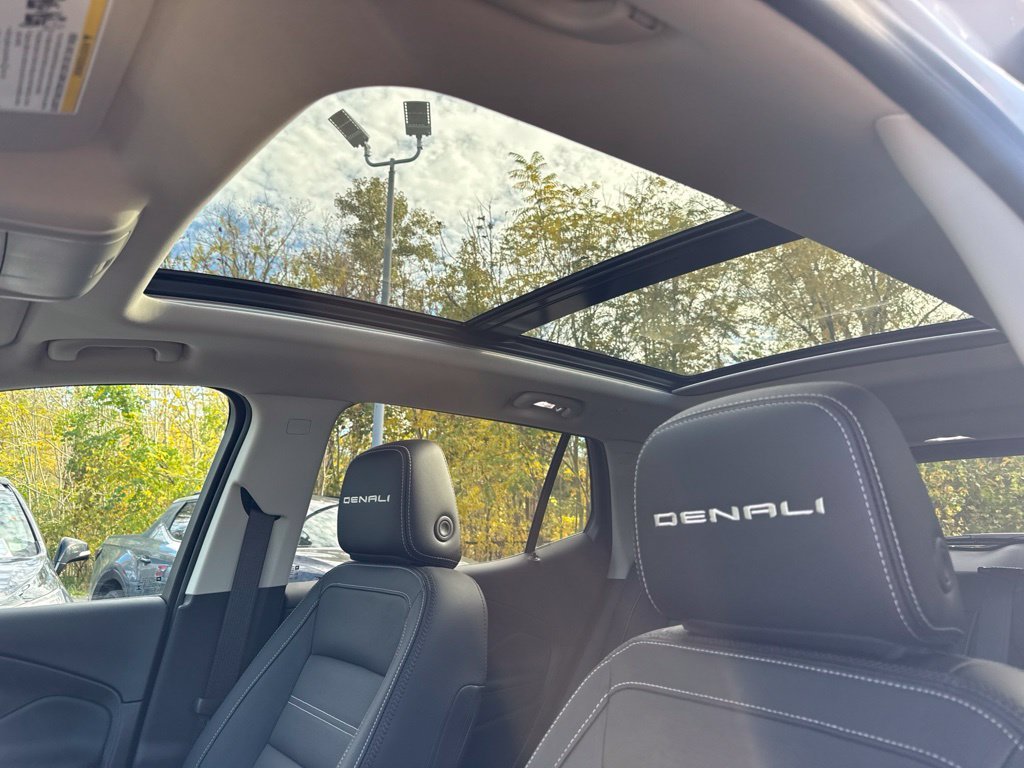 Used 2024 White GMC Denali image 24