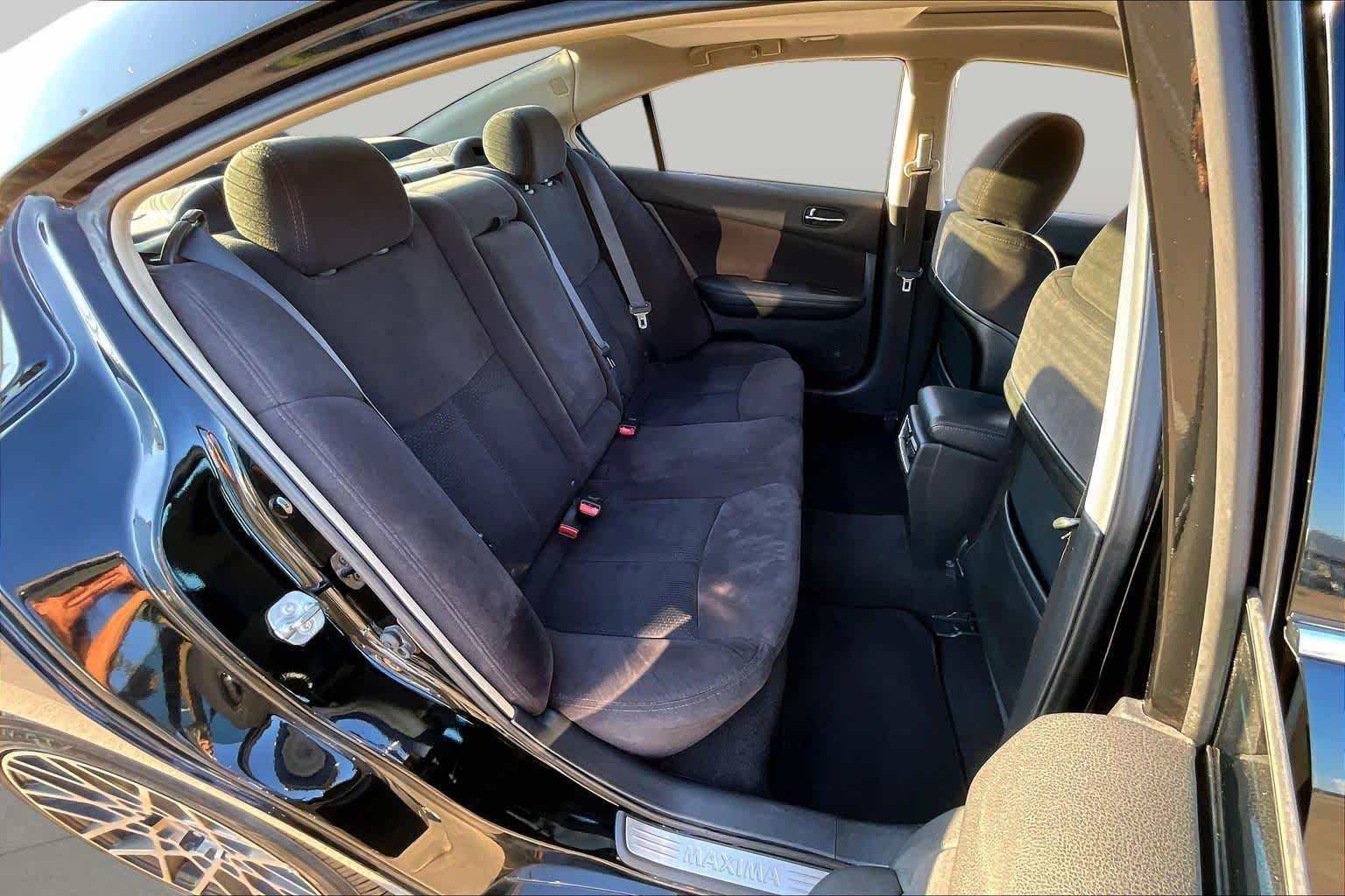Used 2011 Super Black Nissan 3.5 S image 17