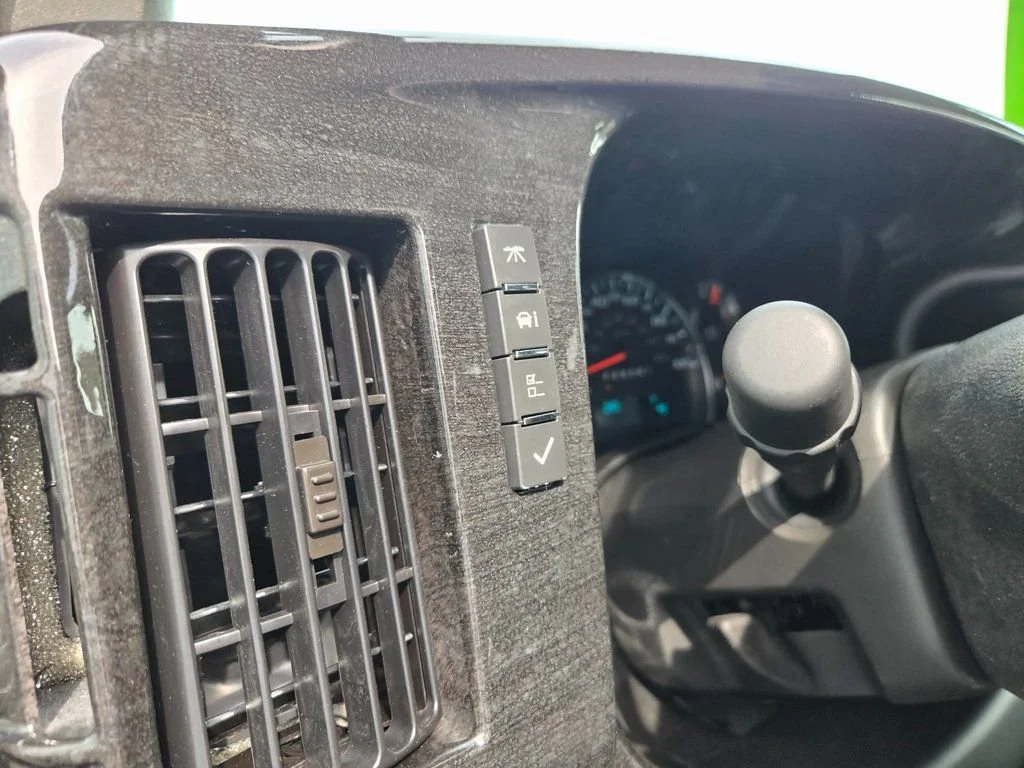 2025 GMC Savana Cargo Work Van - Photo 19