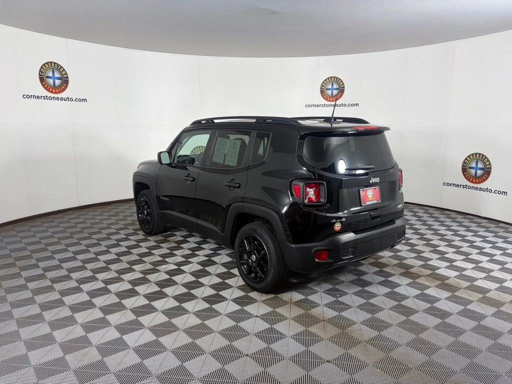 Used 2022 Black Jeep Latitude image 19