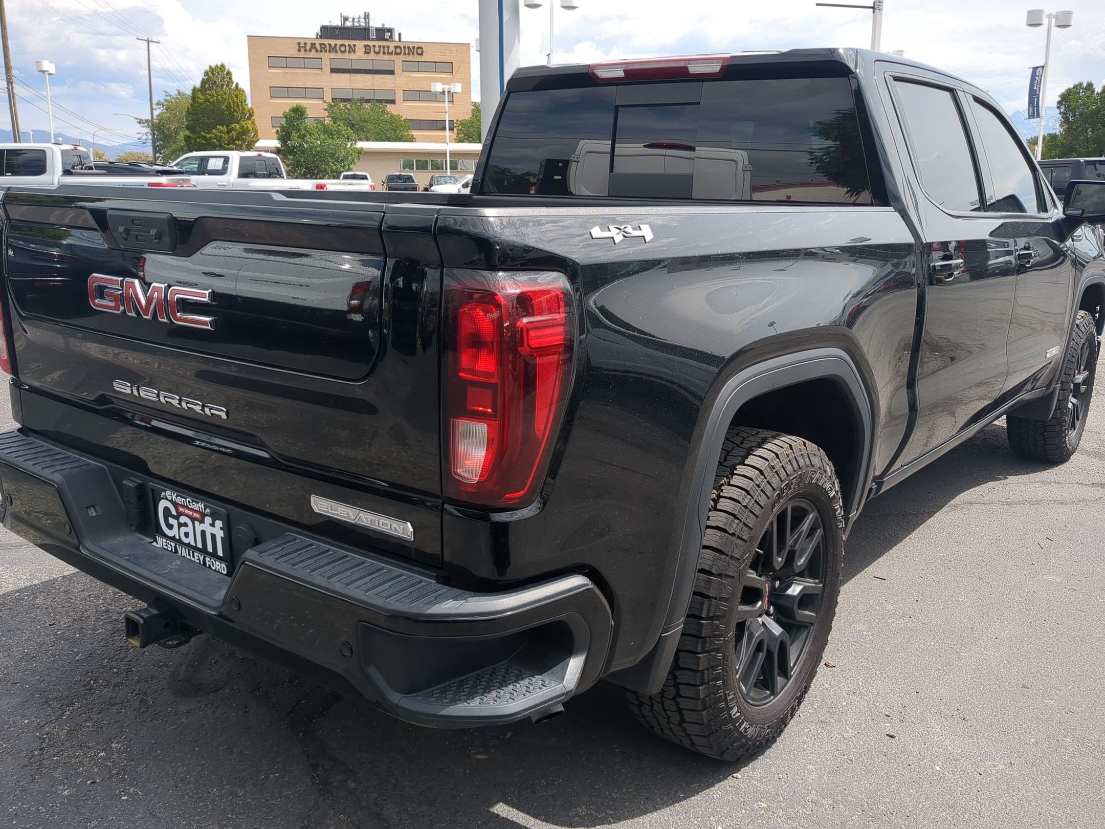 Used 2024 Onyx Black GMC Elevation image 3
