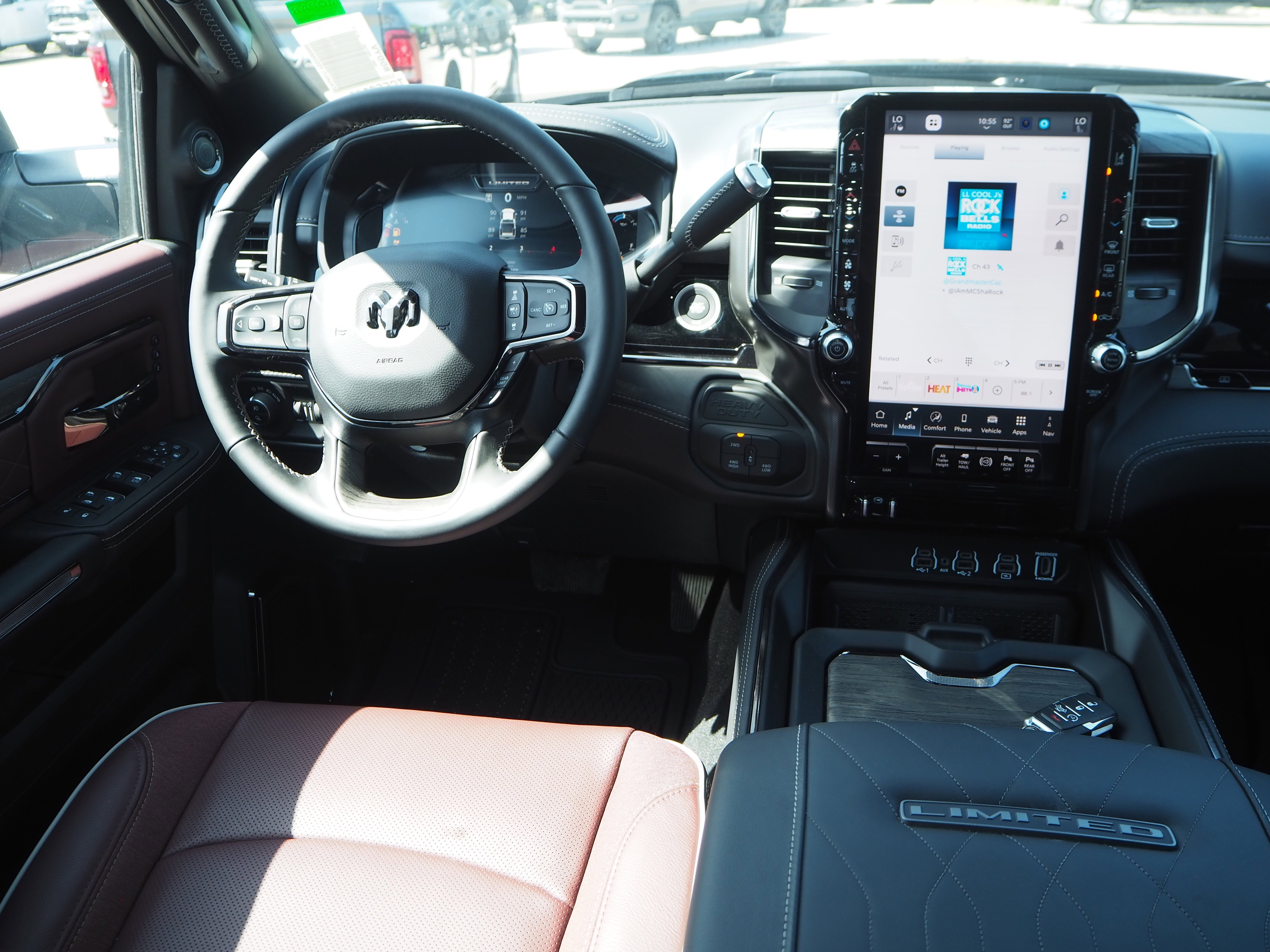 New 2025 Diamond Black Crystal Pearl-Coat Exterior Paint RAM Limited image 16