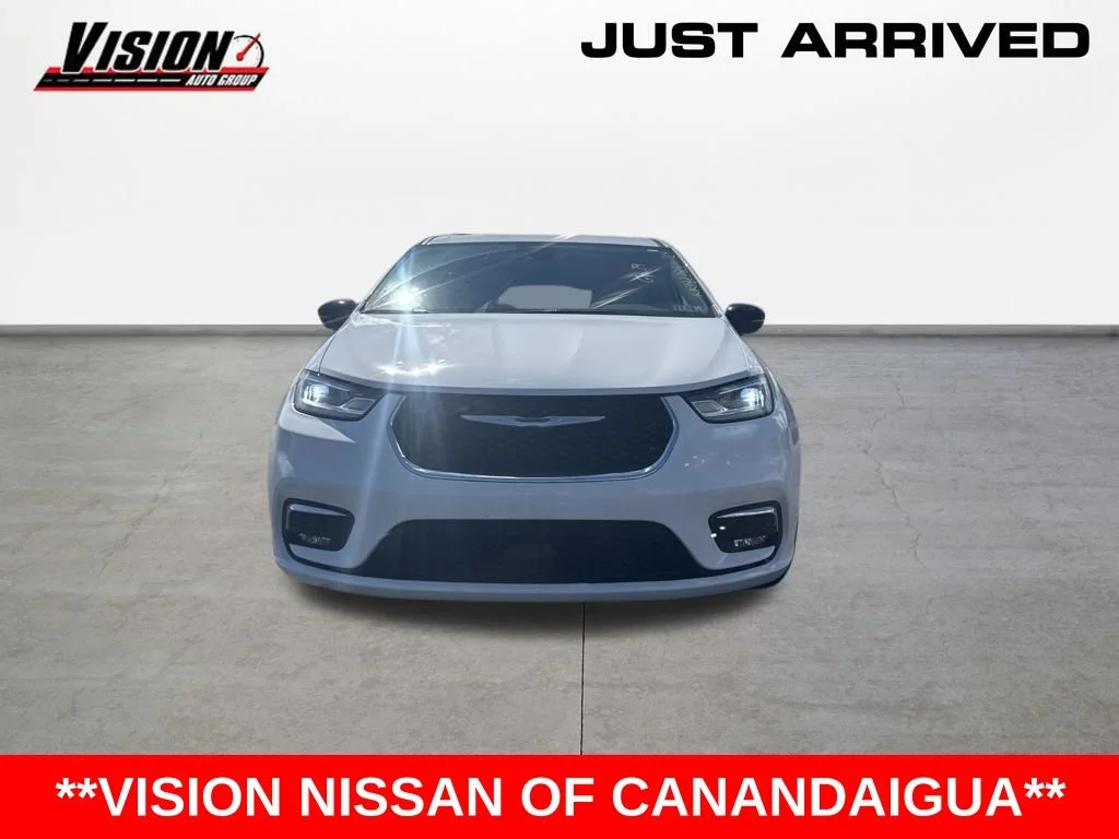 Used 2024 White Chrysler Touring L image 2
