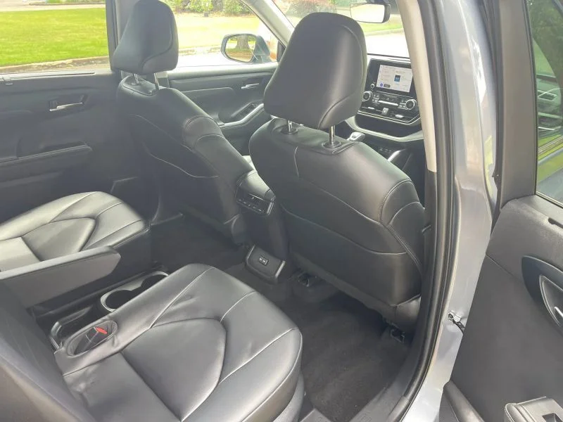 Used 2023  Toyota XLE image 3