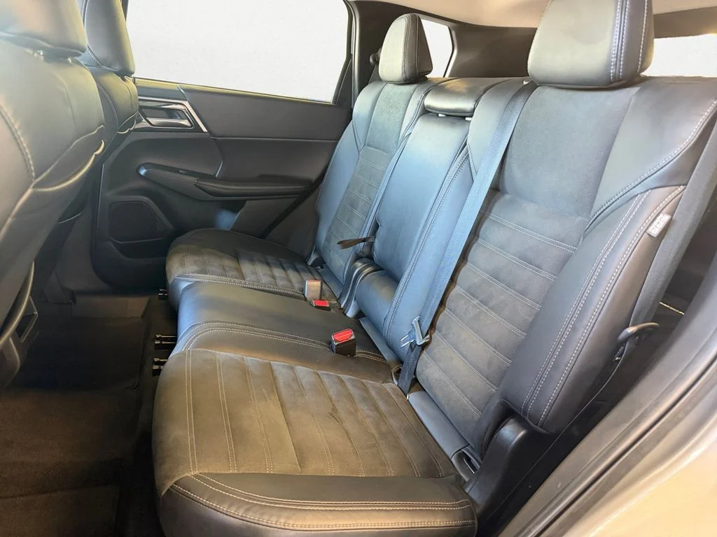 Used 2022 Gray Mitsubishi SE image 10