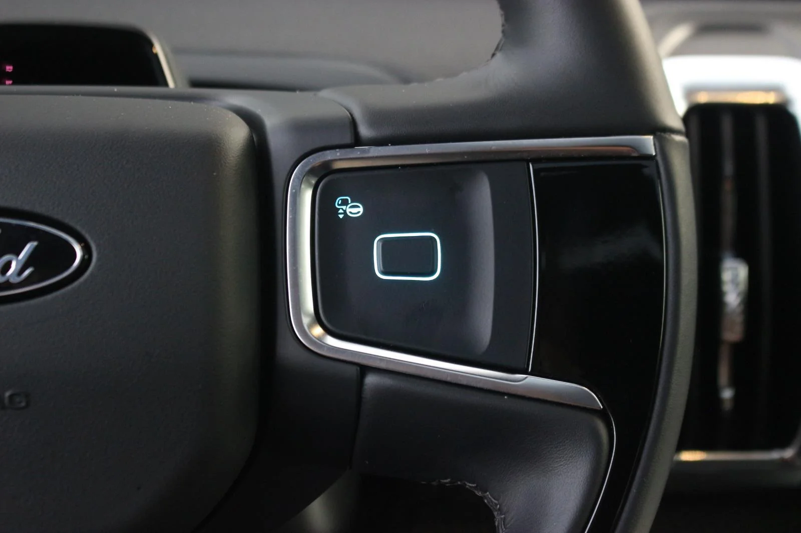 Used 2025 Black Ford Platinum image 21