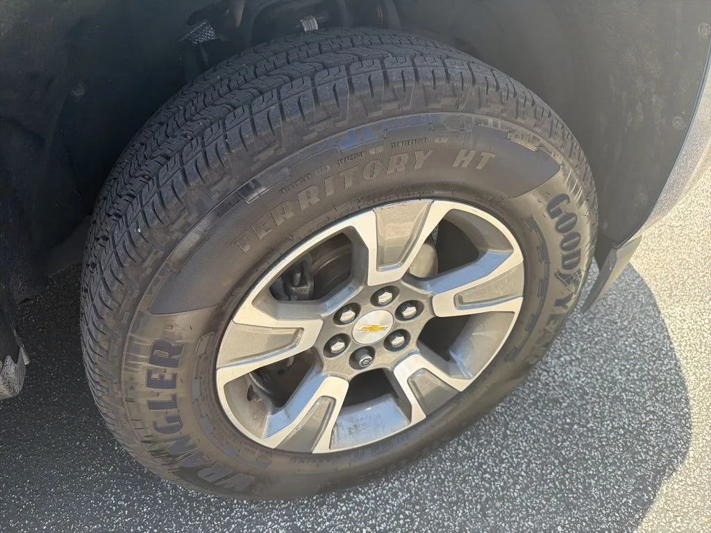 Used 2019 Blue Chevrolet Z71 image 7
