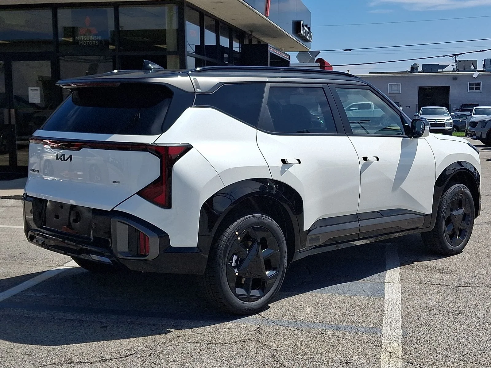 New 2027 White Kia X-Line S image 3