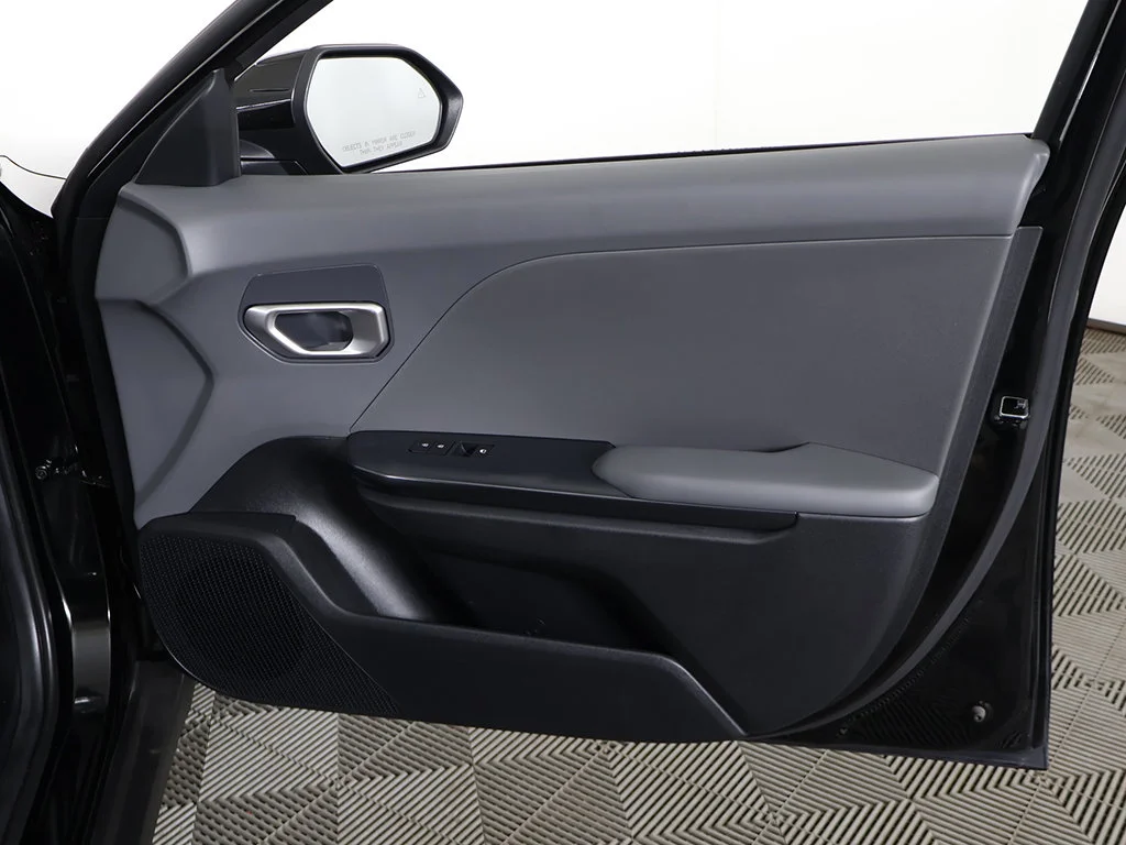 Used 2025 Black Kia LXS image 21