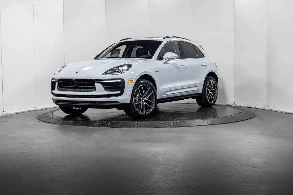 2025 Porsche Macan's photo
