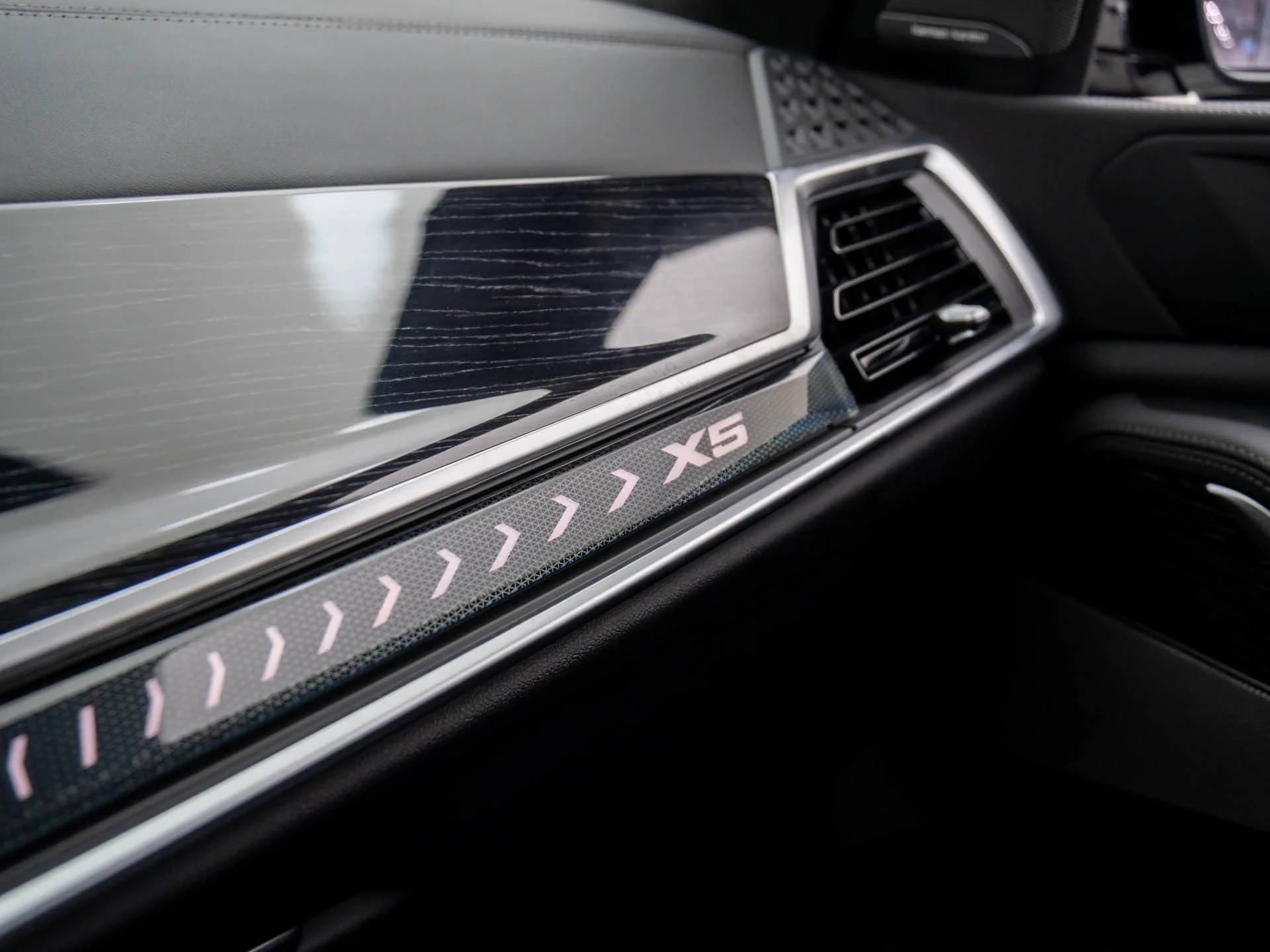 New 2026 White BMW xDrive40i image 29