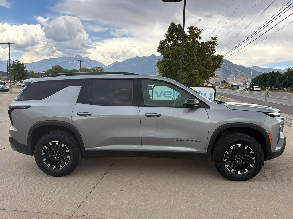 Used 2025 Gray Chevrolet Z71 image 2