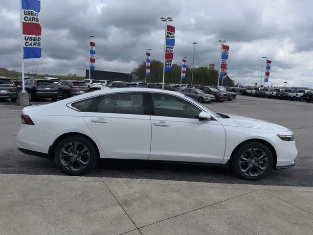 Used 2024  Honda EX-L image 4