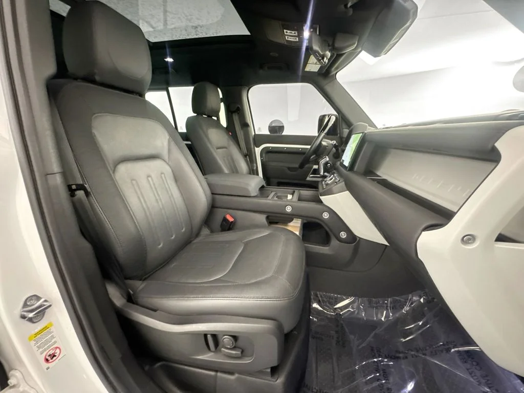 Certified Used 2022 White Land Rover X-Dynamic SE image 28