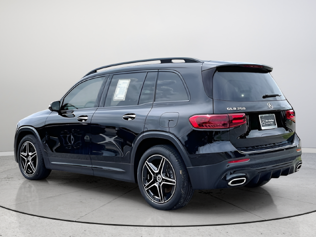 Used 2024 Black Mercedes-Benz GLB 250 image 4