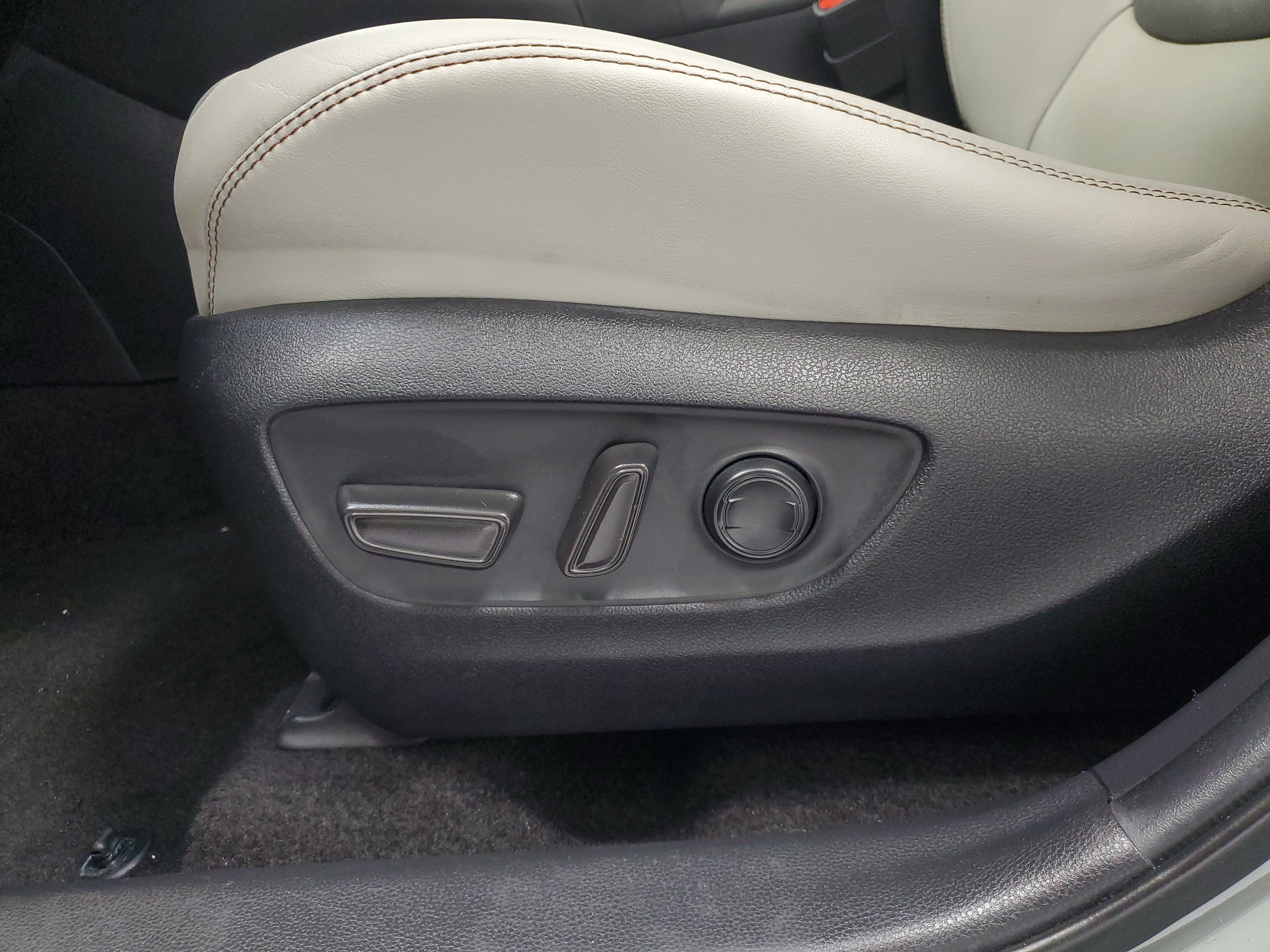Used 2021 Lunar Rock Toyota XLE Premium image 19