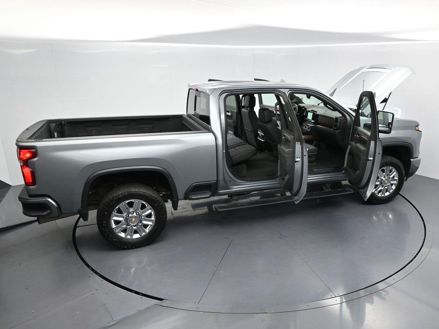 Used 2024 Sterling Gray Metallic Chevrolet High Country image 39