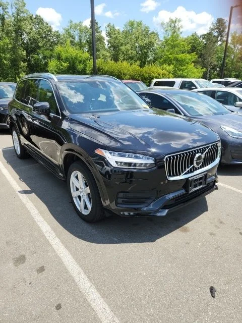 Used 2020 Black Volvo T6 Momentum image 2