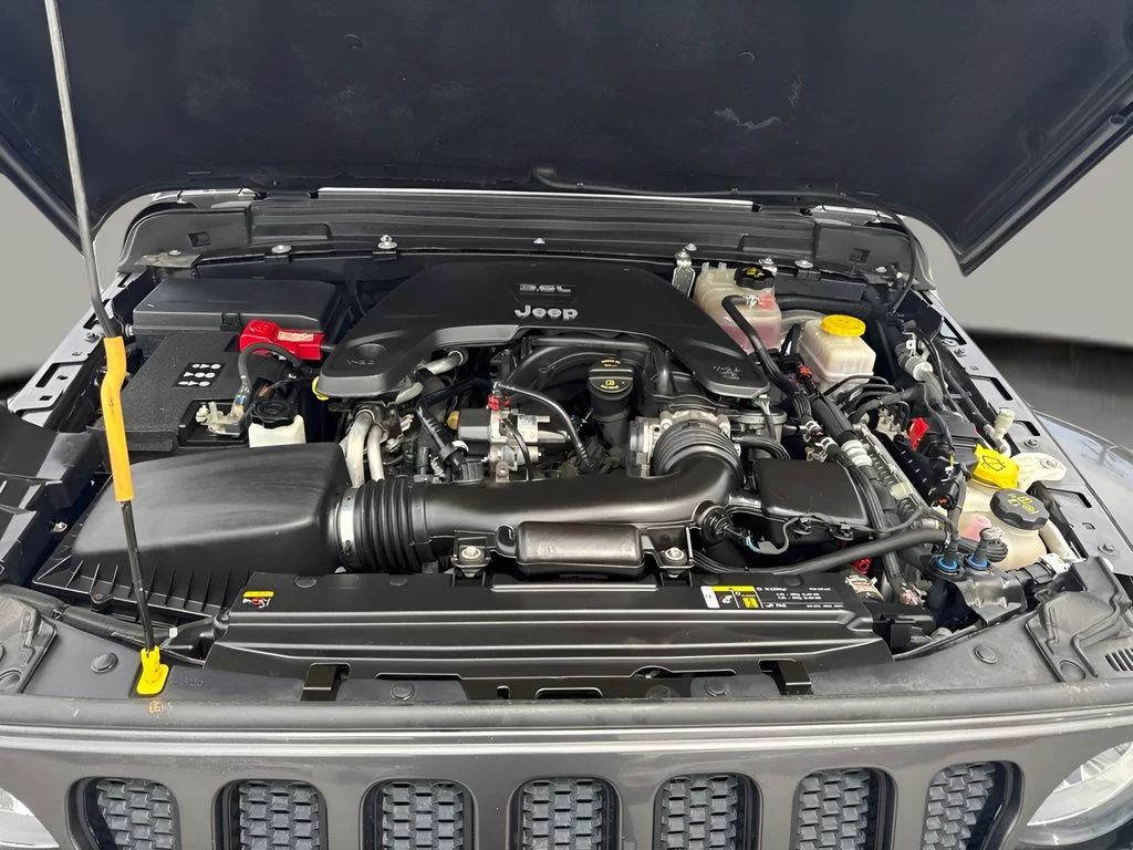 Used 2020 Gray Jeep Unlimited Sahara Altitude image 21