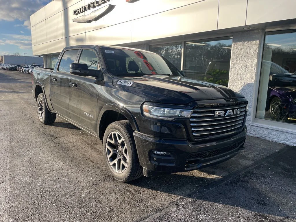 New 2026 Diamond Black Crystal Pearl-Coat Exterior Paint RAM Laramie image 6