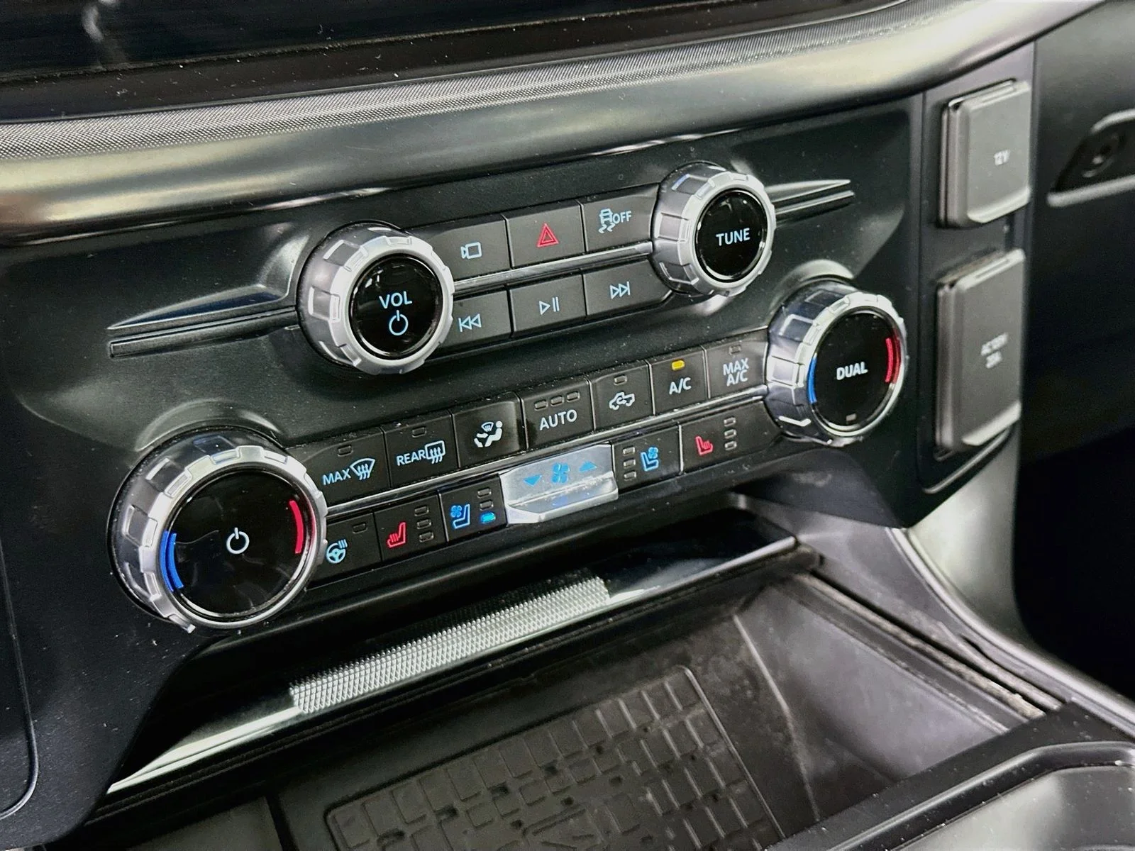 Used 2025 White Ford Tremor image 17