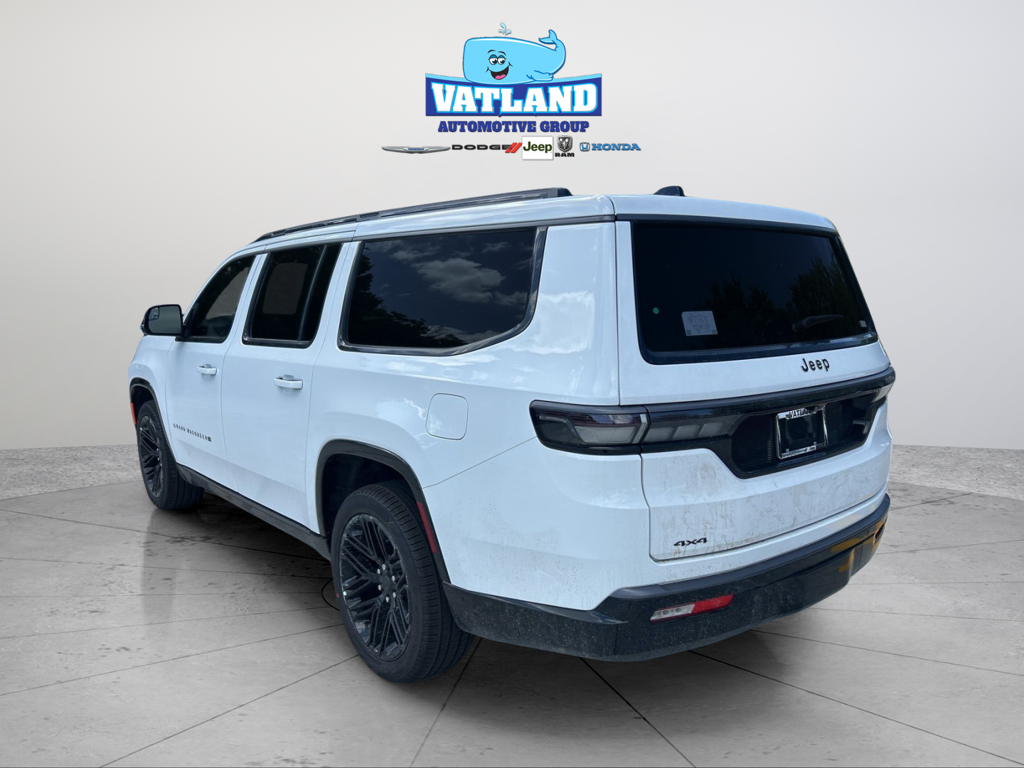 New 2026 Bright White Clear-Coat Exterior Paint Jeep Limited Reserve image 3