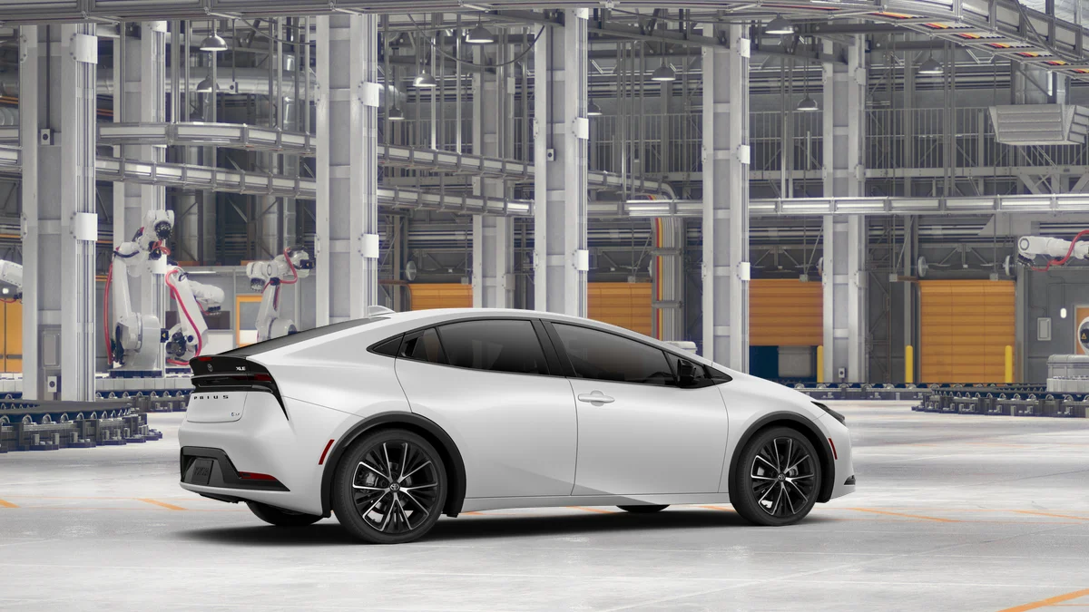 New 2027 Wind Chill Pearl Toyota XLE image 11