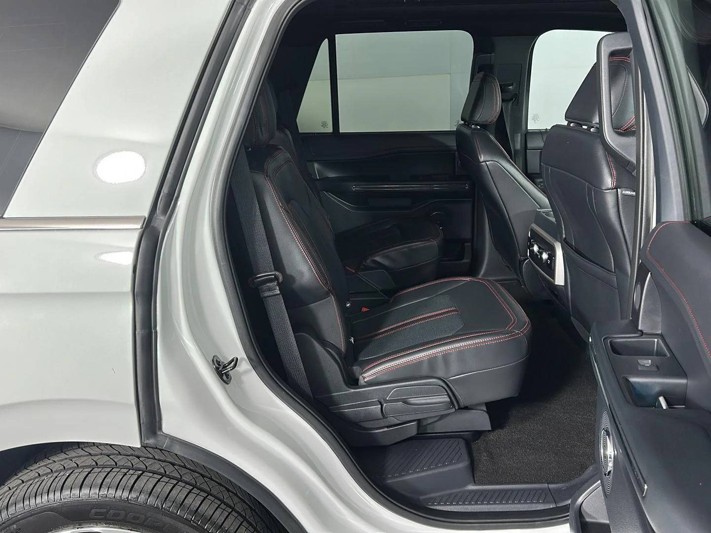 Used 2023 Oxford White Ford Limited image 33