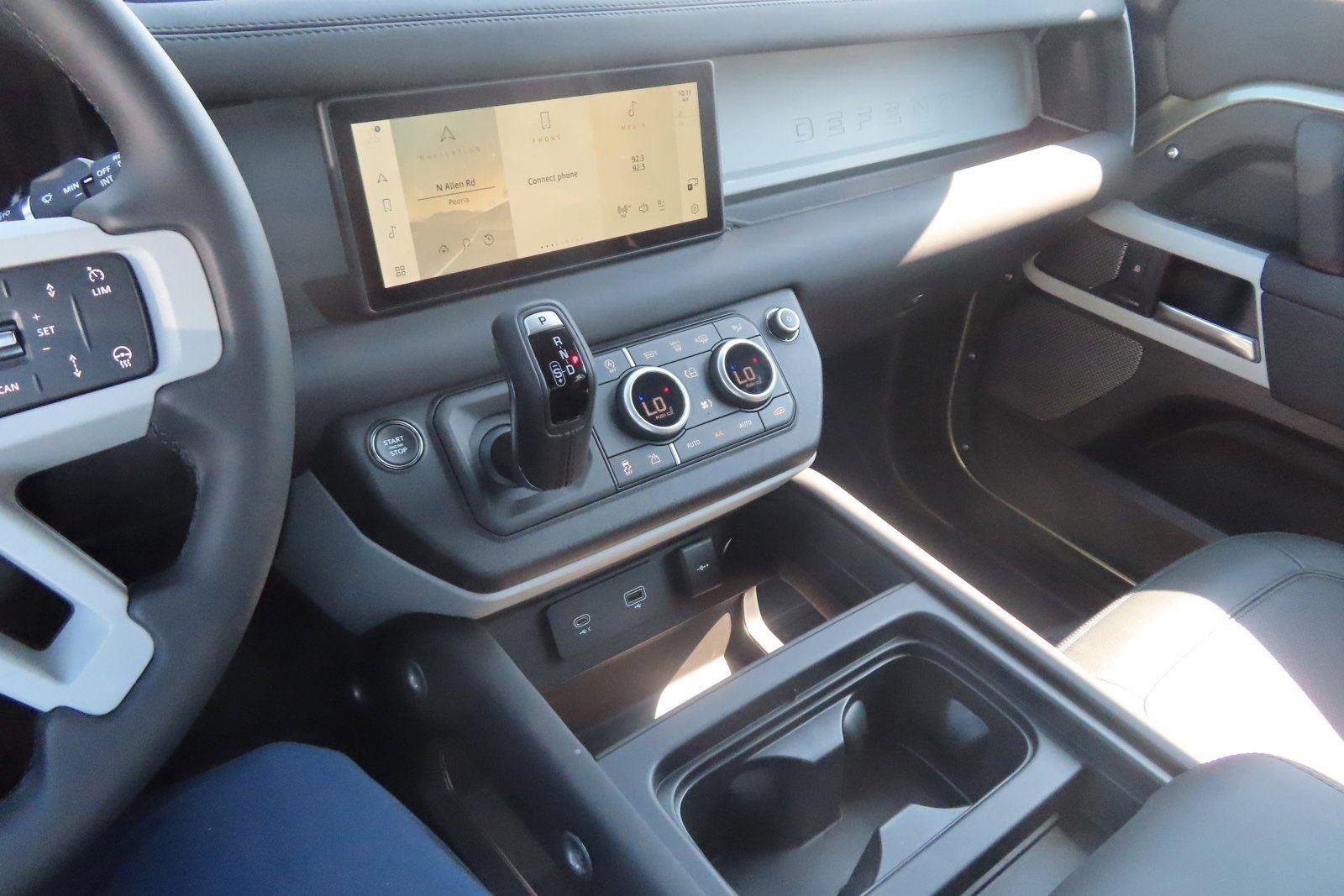 Used 2024 Pangea Green Metallic Land Rover S image 18