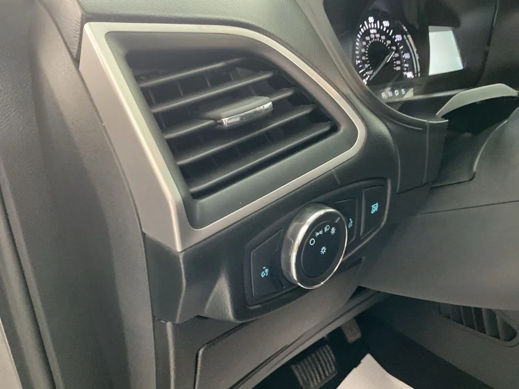 Used 2022 Gray Metallic Ford SEL image 9
