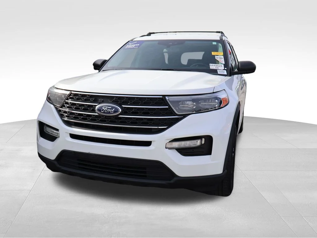 Used 2023 White Metallic Ford XLT image 4