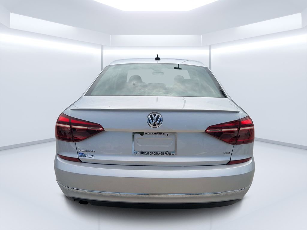 Used 2019 Silver Volkswagen 2.0T Wolfsburg image 4