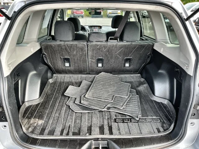 Used 2018 Silver Subaru 2.5i Premium image 22