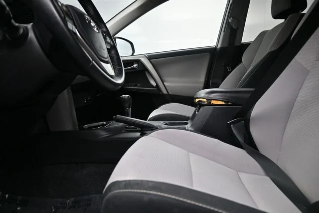 Used 2018 Gray Toyota XLE image 22