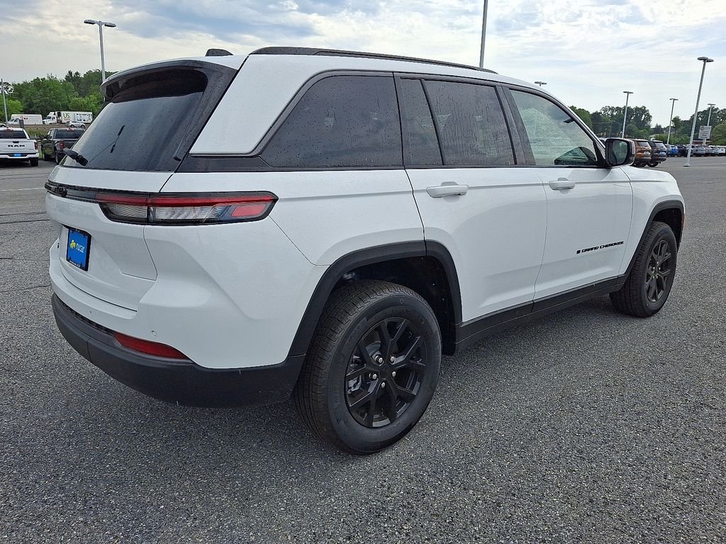 New 2026 Bright White Clearcoat Jeep Altitude image 4